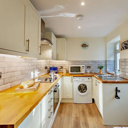 2 Bed In Grassington 93941 *