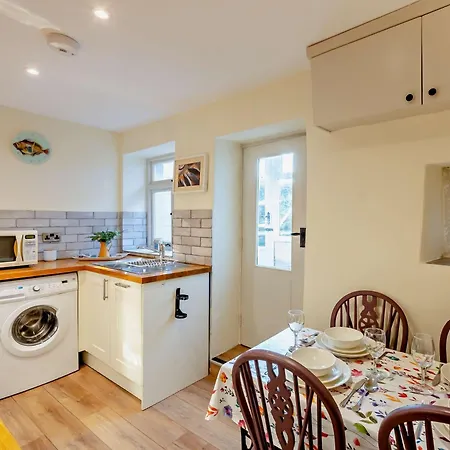 2 Bed In Grassington 93941 *